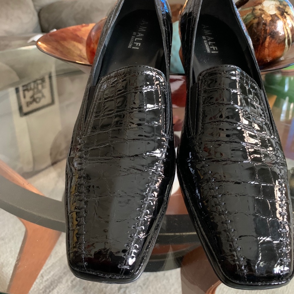 Amalfi By Rangoni made in Italy dress shoes.
